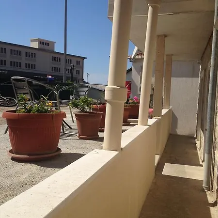 Lami Πανσιόν